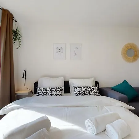 Modern Studio With A Large Sunny Terrace In Ovronnaz *